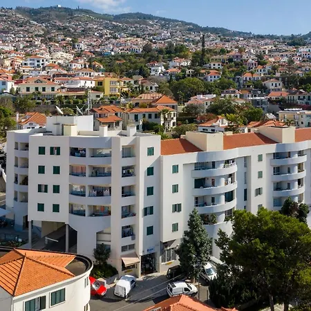 Alegria I By An Island *