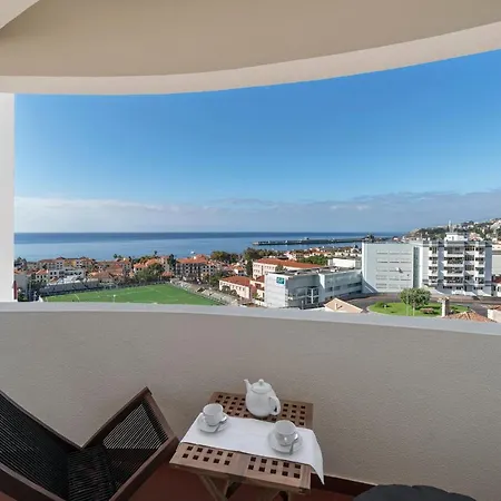 Alegria I By An Island